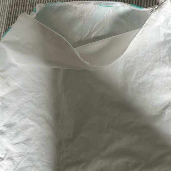 Pottery Barn -2 cushions in white and teal ribbon from PBTEEN collection - Picture 4 of 6